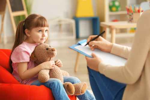 چرا مراجعه به روانشناسی کودک و نوجوان مهم است؟